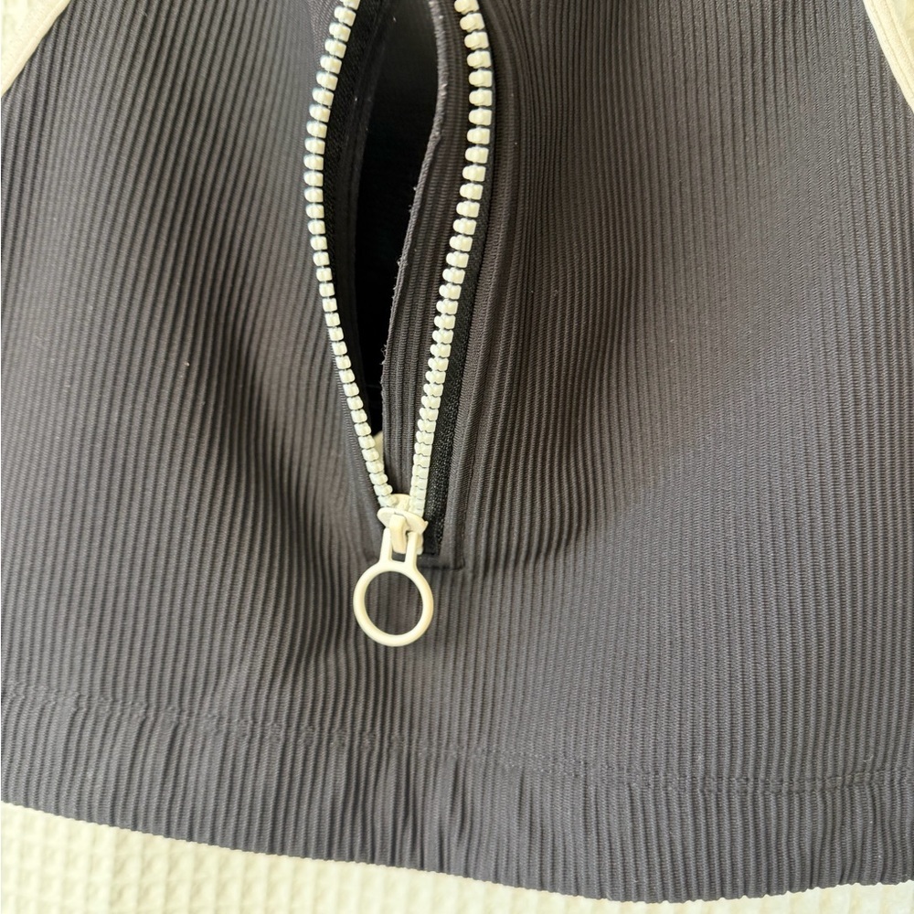 ATHLETA Synergy Rib Zip Front
Sports Bra XL - Picture 4 of 6